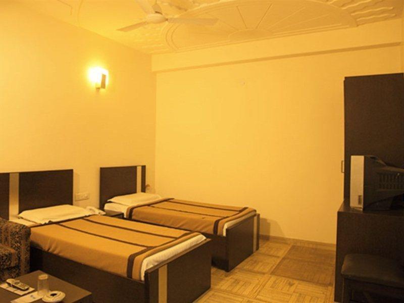 Indira International Inn Neu-Delhi Exterior foto